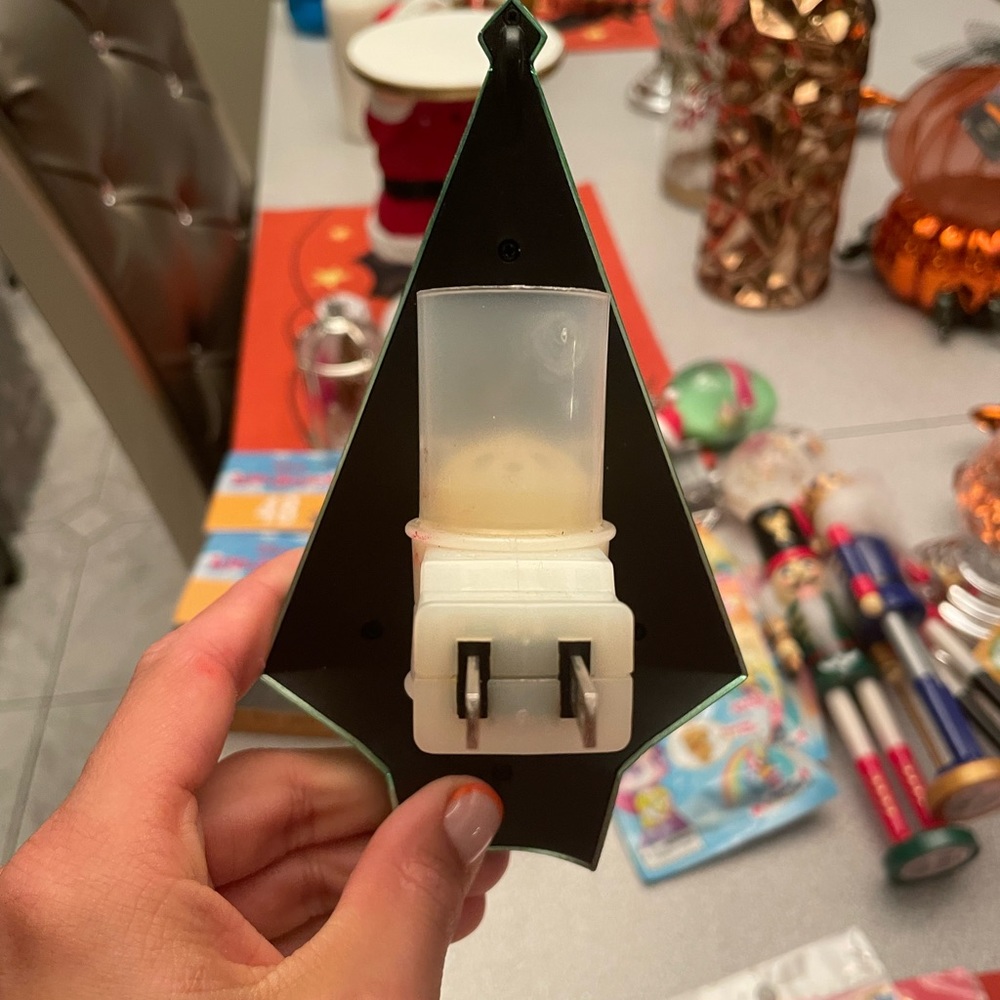 Christmas Plug In - Picture 2 of 3